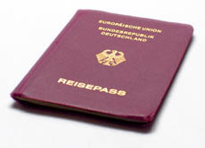 Der Reisepass gibt die eigene Staatsbürgerschaft an.
