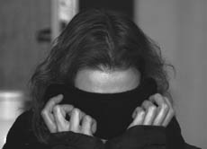 Die Gefühle von Angst, Hilflosigkeit oder Entsetzen, die man in einer schlimmen Situation empfunden hat, kommen bei einem Trauma immer wieder zurück.