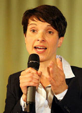 Frauke Petry (Foto) ist neben Jörg Meuthen die Parteivorsitzende der AfD.