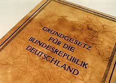 Artikel 20 und Artikel 38 des Grundgesetzes spielen in der Diskussion über ein Kinderwahlrecht eine wichtige Rolle.