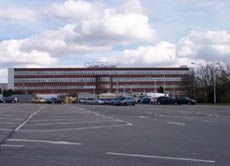 Rund 5300 Beschäftigte arbeiten im Opelwerk Bochum. Experten befürchten, dass Bochum einer der ersten Standorte sein könnte, wenn GM Werksschließungen erwägt.