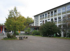 An der Hauptschule in Immenstadt hat die Polizei die Handys der Schüler kontrolliert und dabei Sex-Videos gefunden.