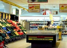 Heute ist die Nachfrage nach Bio-Lebensmitteln so groß, dass auch Supermärkte und billige Discounter Bio-Ware im Programm haben.
